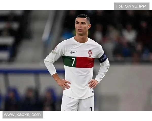 C罗震撼球场风采尽显足球传奇之王霸气壁纸图片展示